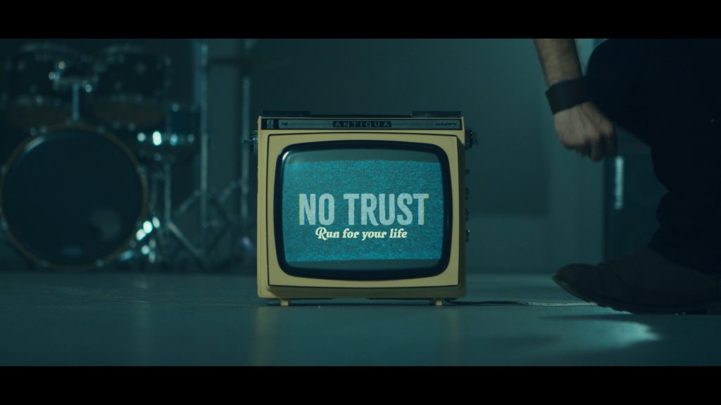 NO TRUST / RUN FOR YOUR LIFE -James Room  & Weird Antiqua